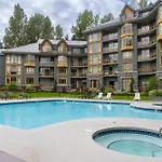 King Bed - Premium Studio Suite - Ski Valet - Village