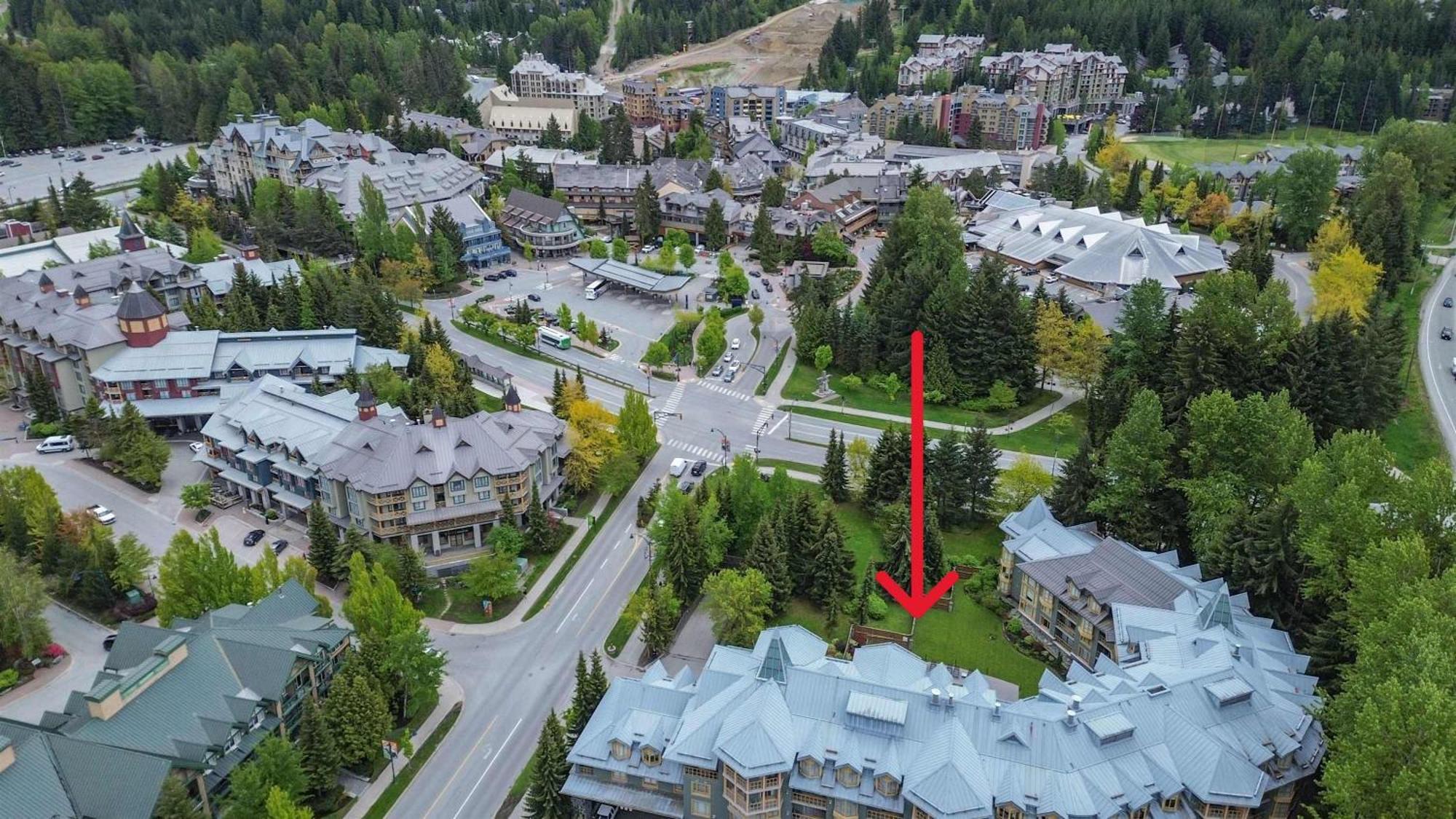 King Bed - Premium - Valet - Village Holiday home Whistler